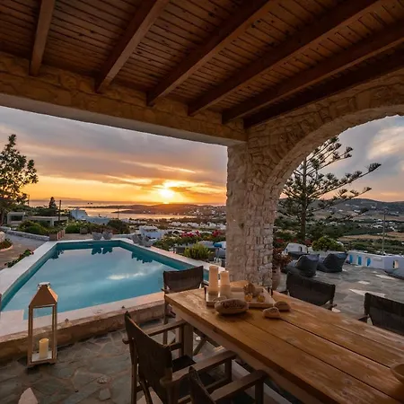 Haritomeni * Parikia (Paros)