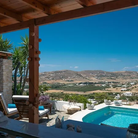 Haritomeni * Parikia (Paros)