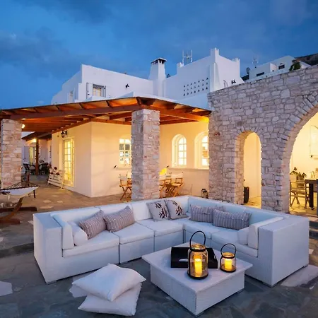 Haritomeni * Parikia (Paros)