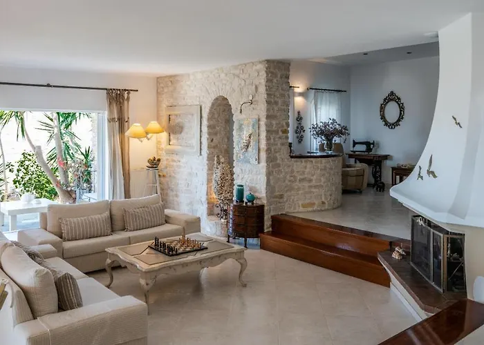 Haritomeni Parikia (Paros)