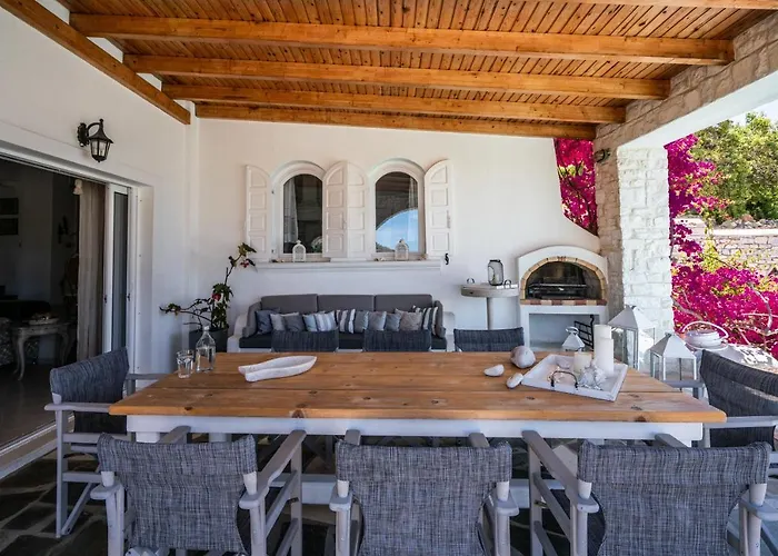 Haritomeni * Parikia (Paros)