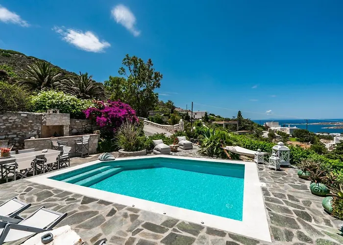 Haritomeni * Parikia (Paros)