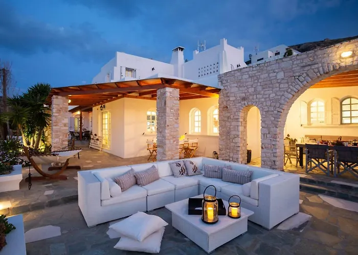 Haritomeni * Parikia (Paros)